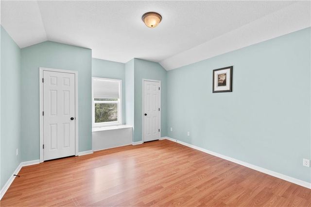 9020 N Oxford Avenue, Kansas City, MO 64157