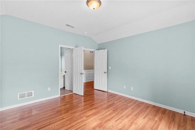 9020 N Oxford Avenue, Kansas City, MO 64157