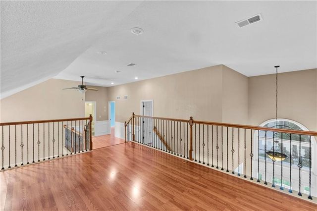 9020 N Oxford Avenue, Kansas City, MO 64157