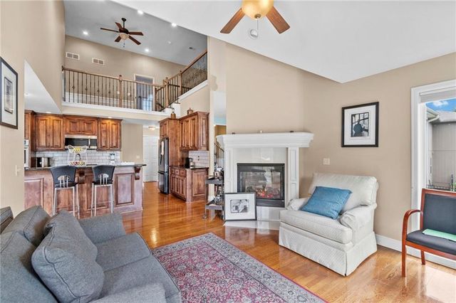 9020 N Oxford Avenue, Kansas City, MO 64157