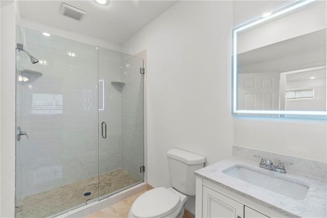 9020 N Oxford Avenue, Kansas City, MO 64157