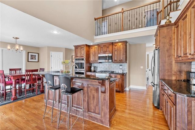 9020 N Oxford Avenue, Kansas City, MO 64157