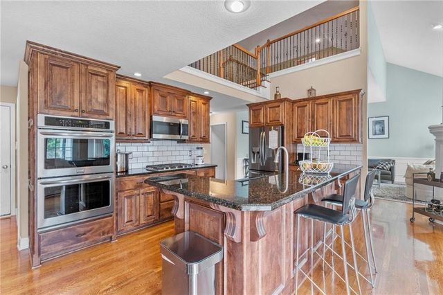 9020 N Oxford Avenue, Kansas City, MO 64157