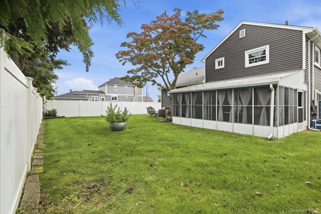 131 Fir Street, Lindenhurst, NY 11757