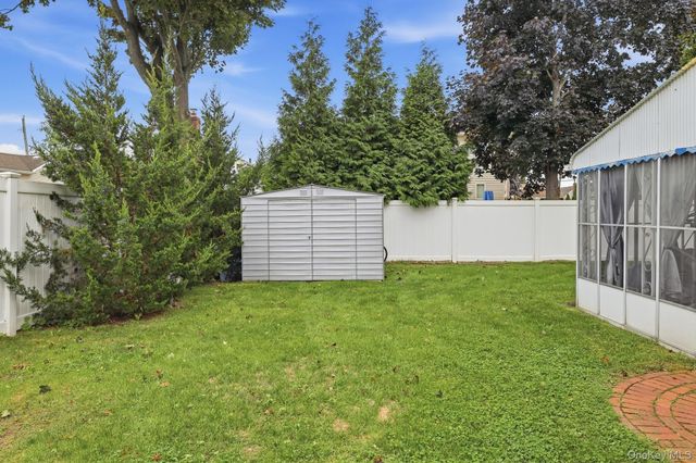 131 Fir Street, Lindenhurst, NY 11757