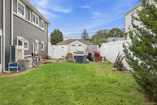 131 Fir Street, Lindenhurst, NY 11757