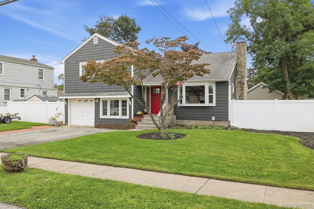 131 Fir Street, Lindenhurst, NY 11757 — photo 2