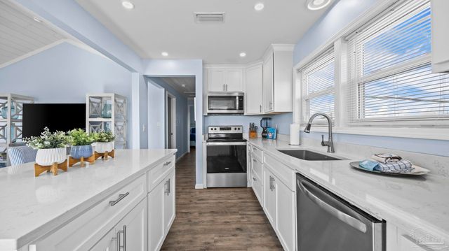 5917 Beach Blvd, Gulf Shores, AL 36542