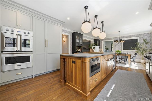96 10th Street, Garden City, NY 11530