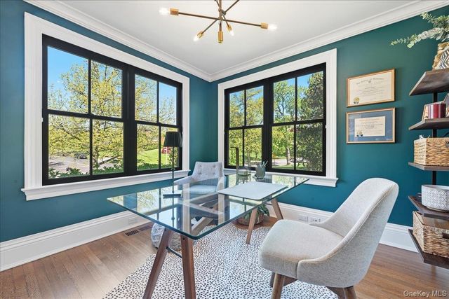 96 10th Street, Garden City, NY 11530