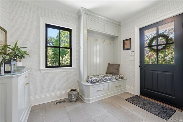 96 10th Street, Garden City, NY 11530