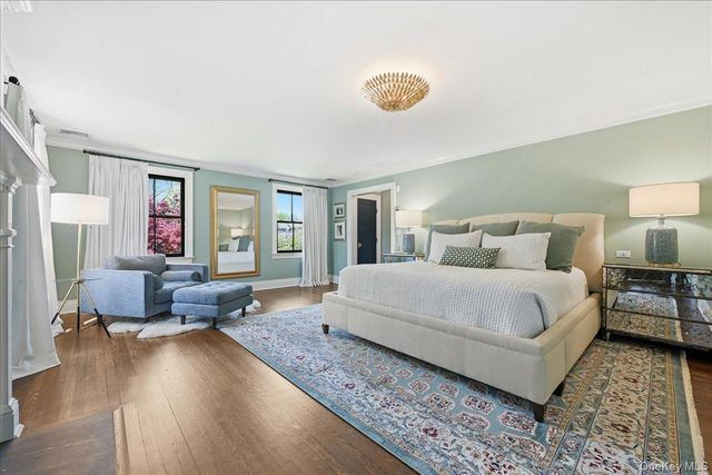 96 10th Street, Garden City, NY 11530