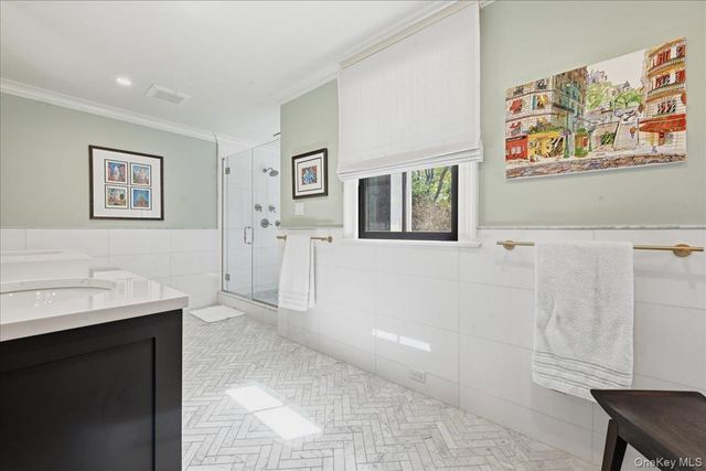 96 10th Street, Garden City, NY 11530