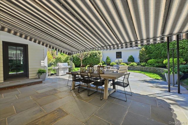 96 10th Street, Garden City, NY 11530