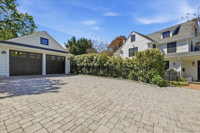 96 10th Street, Garden City, NY 11530