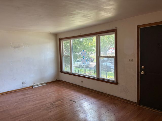 5013 W Bloomingdale Avenue, Chicago, IL 60639