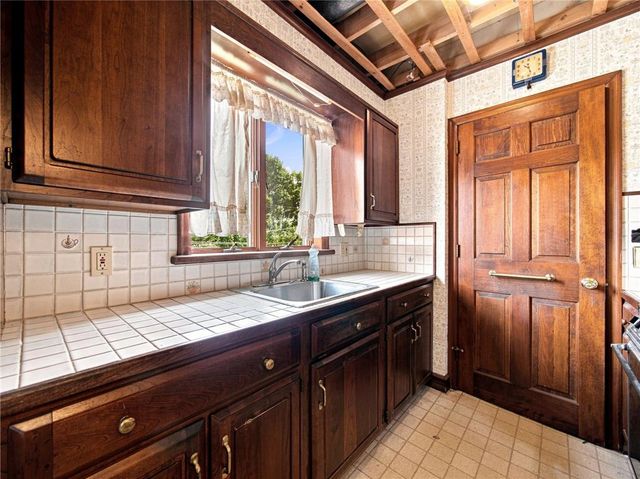 1756 West Union, Bethlehem City, PA 18018