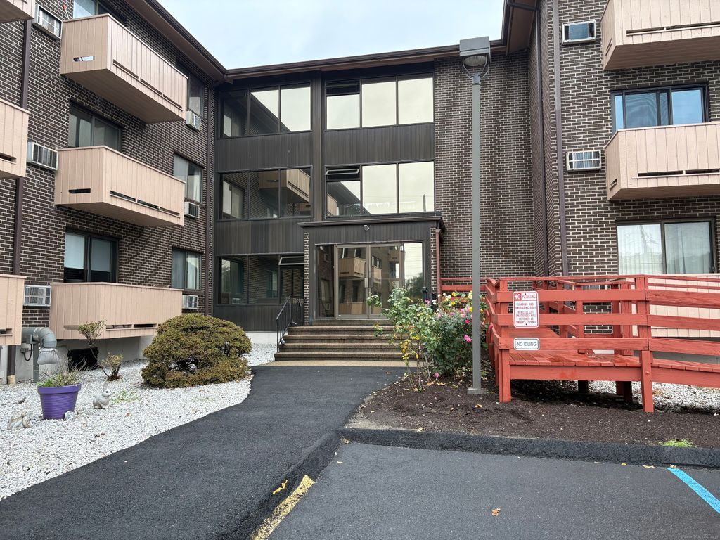 40 California Street B9, Stratford, CT 06615