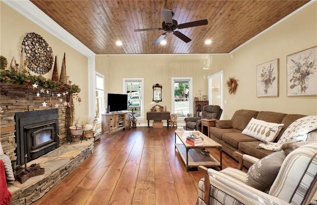 1050 ROBINSON Road, Dahlonega, GA 30533