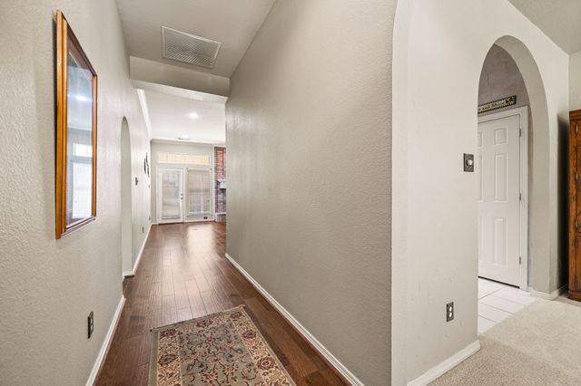 2732 Crystal Glenn Circle, Hurst, TX 76054