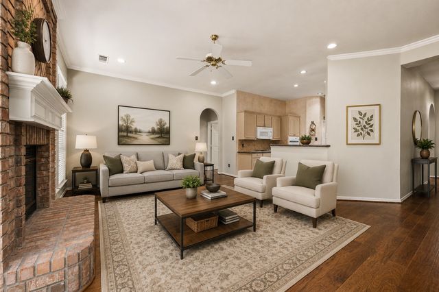 2732 Crystal Glenn Circle, Hurst, TX 76054
