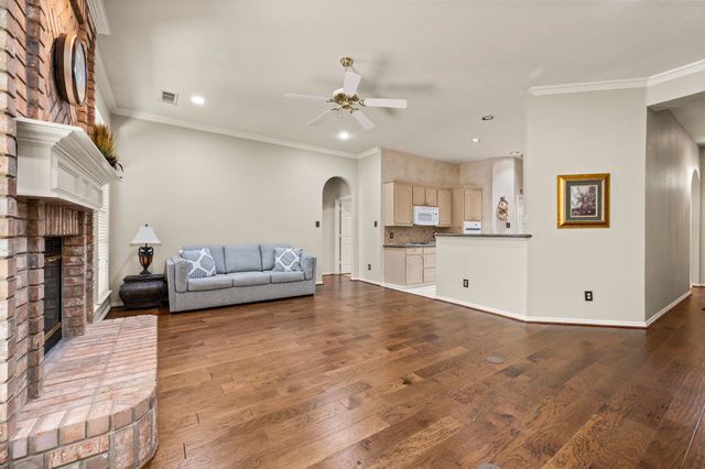 2732 Crystal Glenn Circle, Hurst, TX 76054