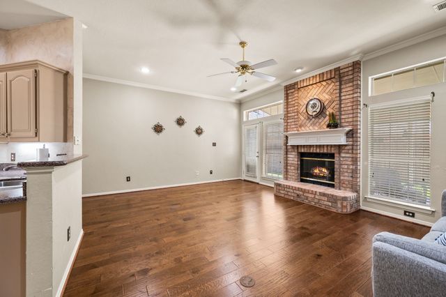 2732 Crystal Glenn Circle, Hurst, TX 76054