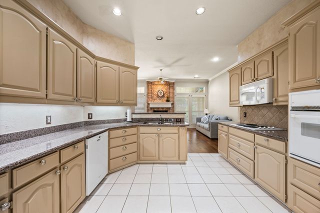 2732 Crystal Glenn Circle, Hurst, TX 76054