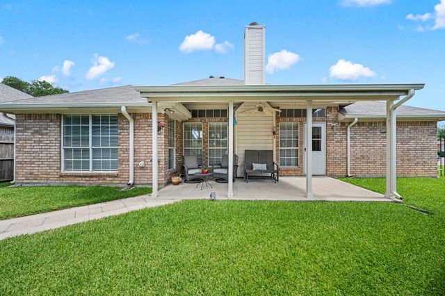 2732 Crystal Glenn Circle, Hurst, TX 76054