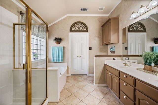 2732 Crystal Glenn Circle, Hurst, TX 76054