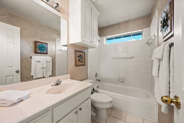 2732 Crystal Glenn Circle, Hurst, TX 76054