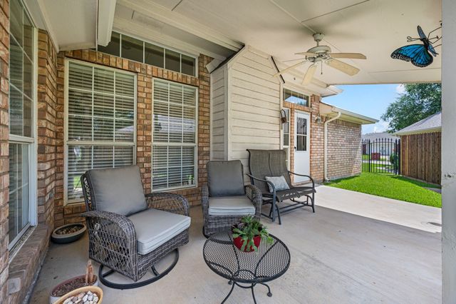 2732 Crystal Glenn Circle, Hurst, TX 76054