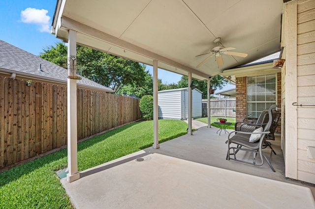 2732 Crystal Glenn Circle, Hurst, TX 76054