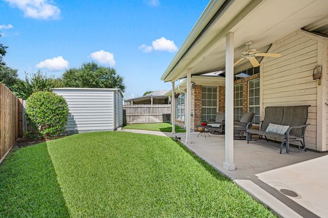 2732 Crystal Glenn Circle, Hurst, TX 76054
