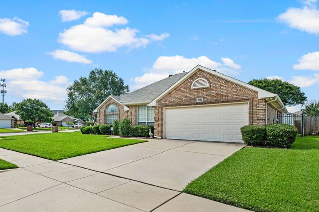 2732 Crystal Glenn Circle, Hurst, TX 76054