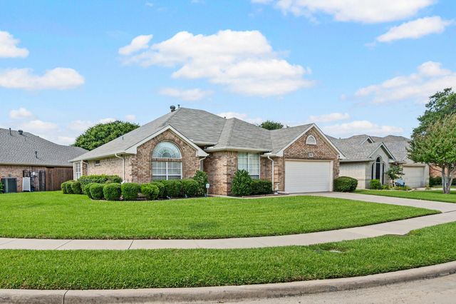 2732 Crystal Glenn Circle, Hurst, TX 76054