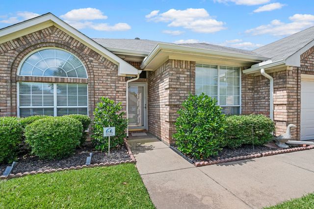 2732 Crystal Glenn Circle, Hurst, TX 76054
