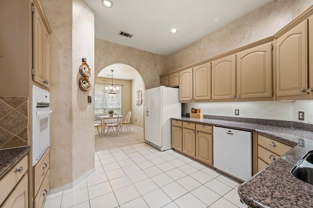 2732 Crystal Glenn Circle, Hurst, TX 76054