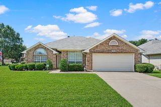 2732 Crystal Glenn Circle, Hurst, TX 76054