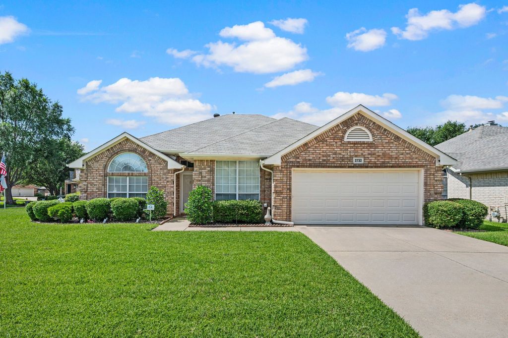 2732 Crystal Glenn Circle, Hurst, TX 76054
