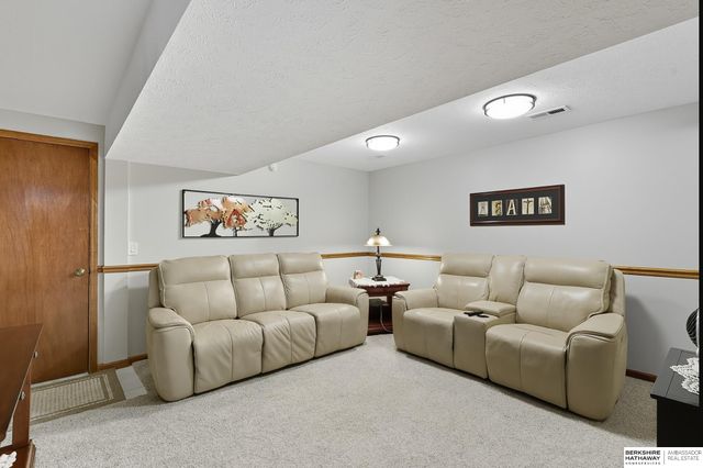 8405 S 142nd Avenue, Omaha, NE 68138