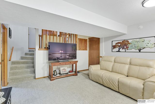 8405 S 142nd Avenue, Omaha, NE 68138