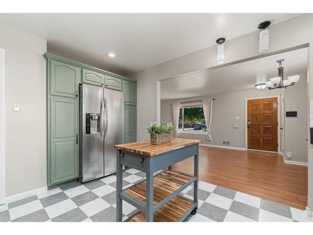 7270 Avrum Dr, Denver, CO 80221