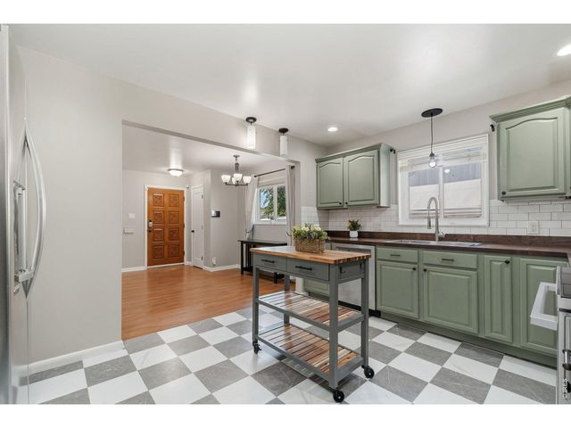 7270 Avrum Dr, Denver, CO 80221