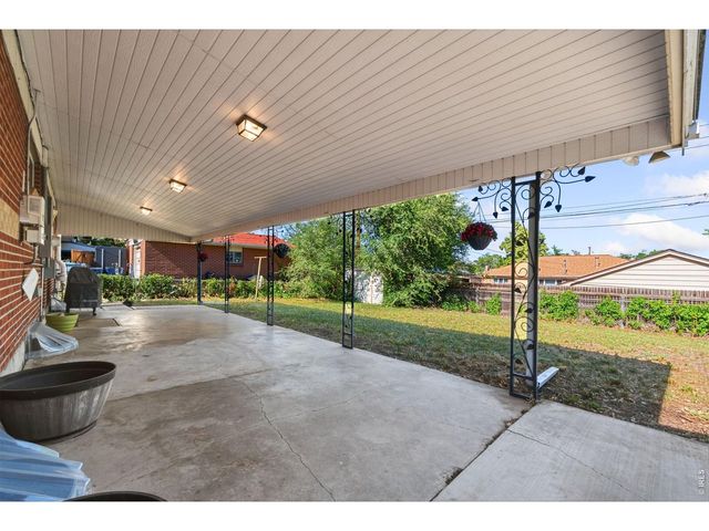 7270 Avrum Dr, Denver, CO 80221