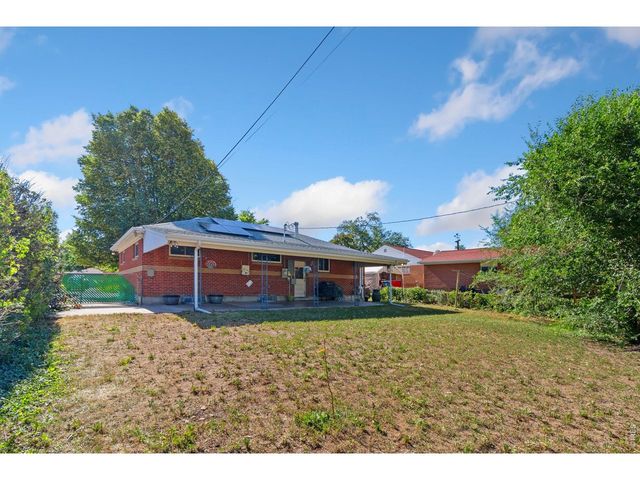 7270 Avrum Dr, Denver, CO 80221