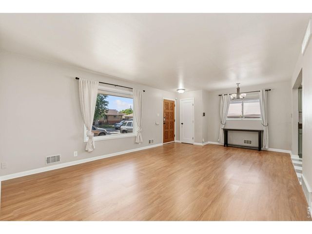7270 Avrum Dr, Denver, CO 80221