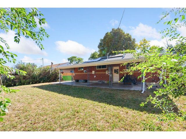 7270 Avrum Dr, Denver, CO 80221