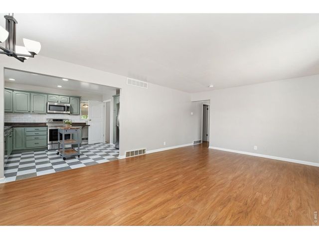 7270 Avrum Dr, Denver, CO 80221