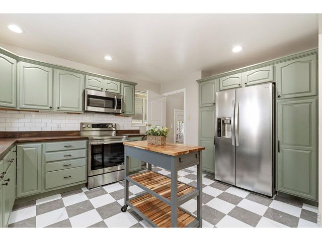 7270 Avrum Dr, Denver, CO 80221